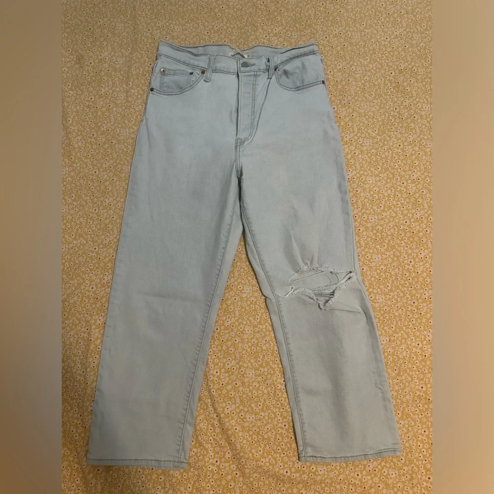 Levi’s Ribcage Straight 👖 - Picture 2 of 3